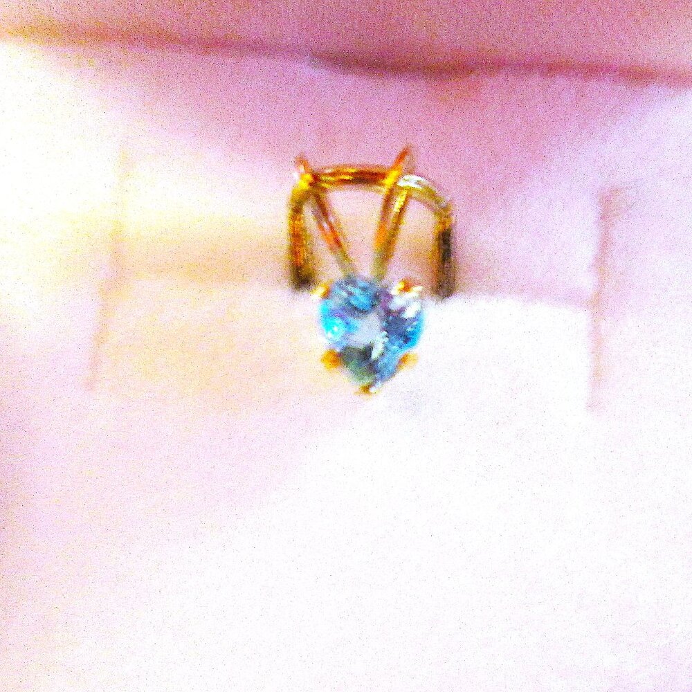 NWT 14Kt Gold Genuine Blue Topaz Pendant, heart shaped blue pendant